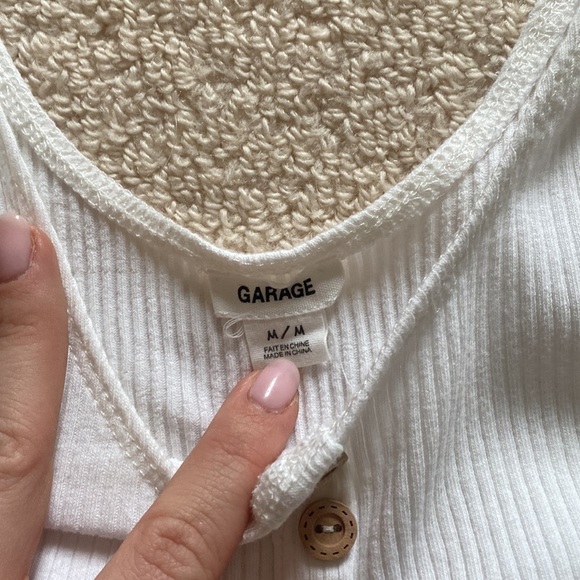 White tank top from garage, size M. Excellent condition only worn once. - Picture 3 of 3
